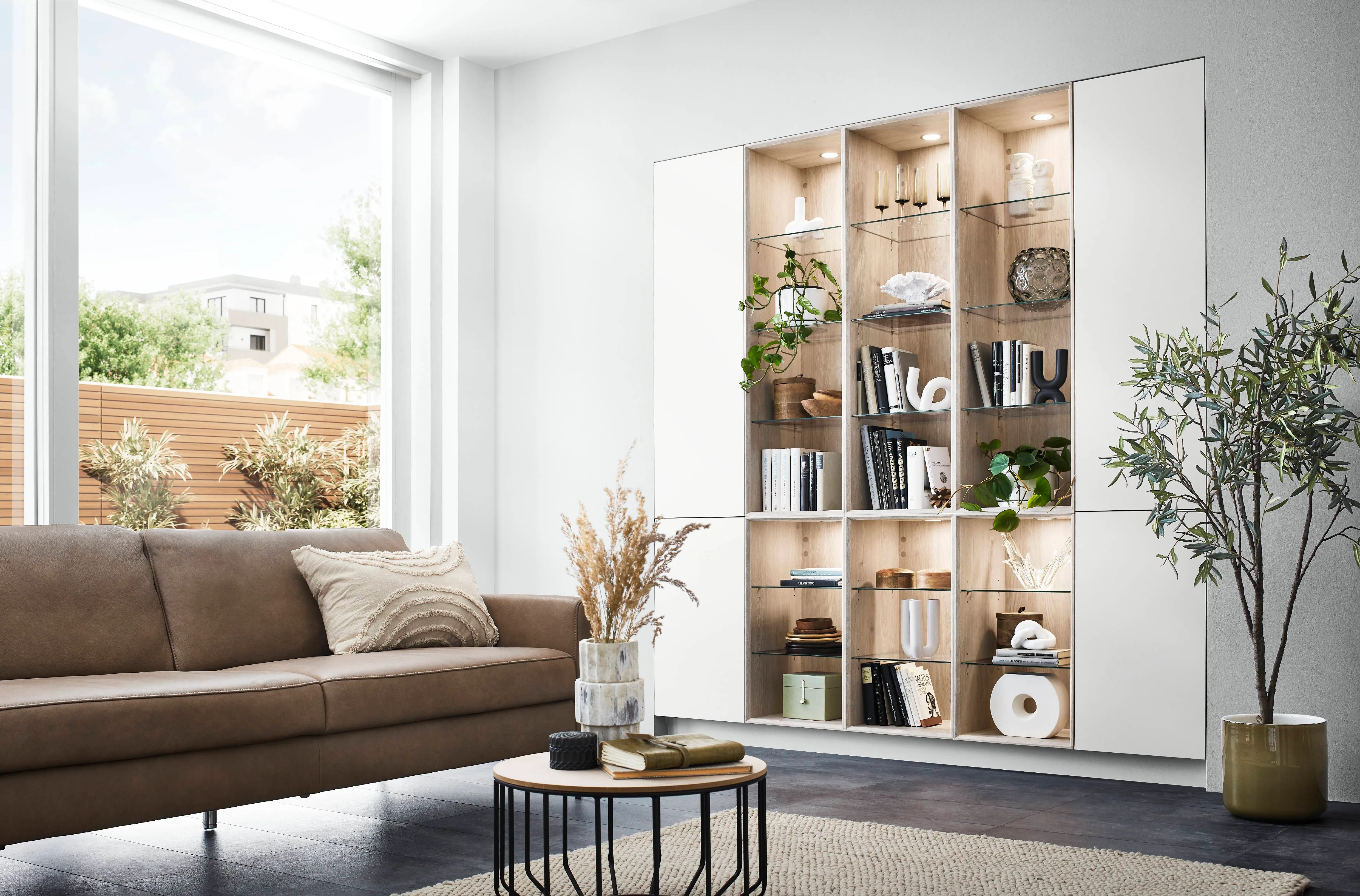 Senso 488 Lacquered, premium honed white — ambient 3