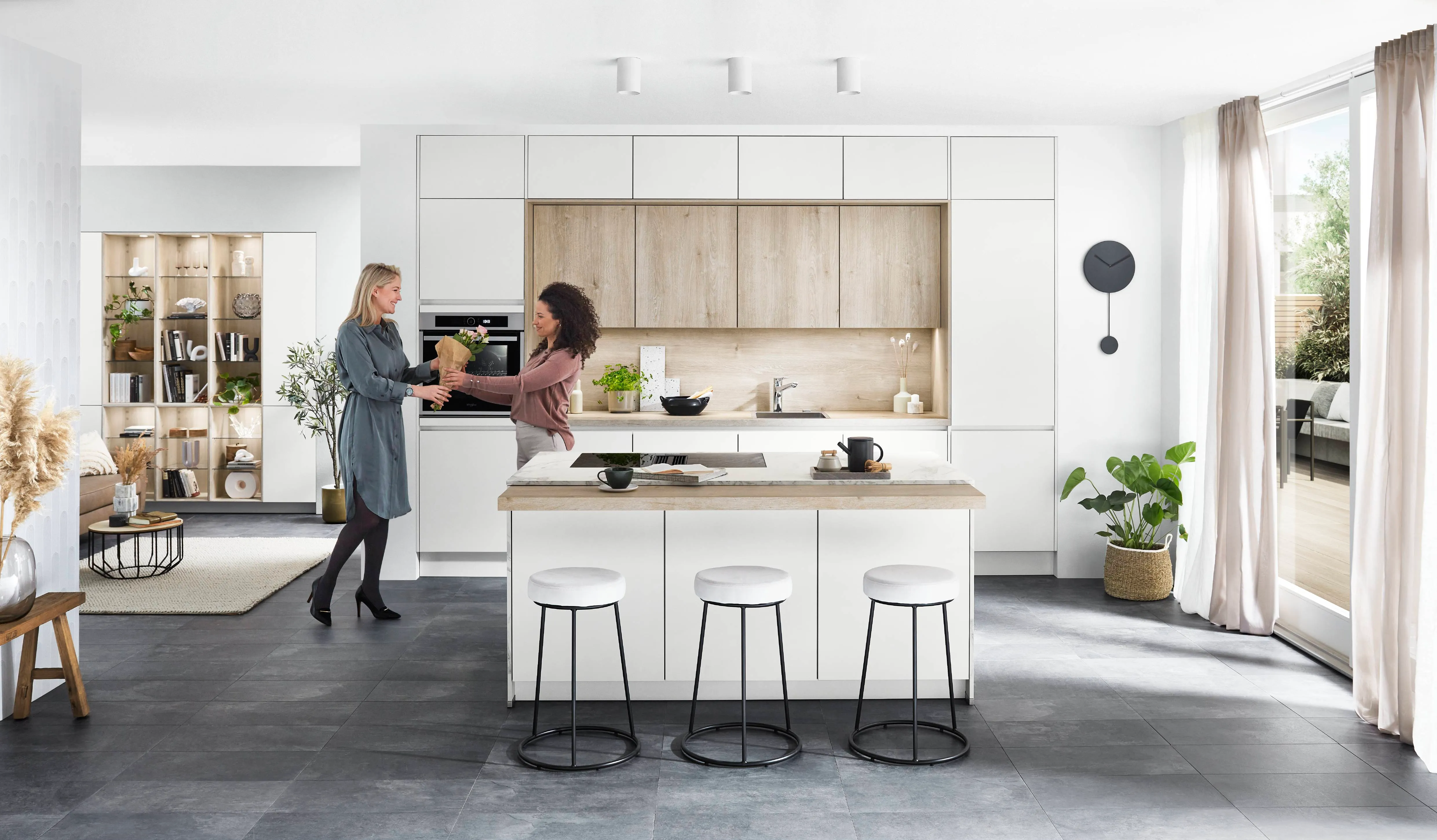 Senso 488 Lacquered, premium honed white — ambient 6