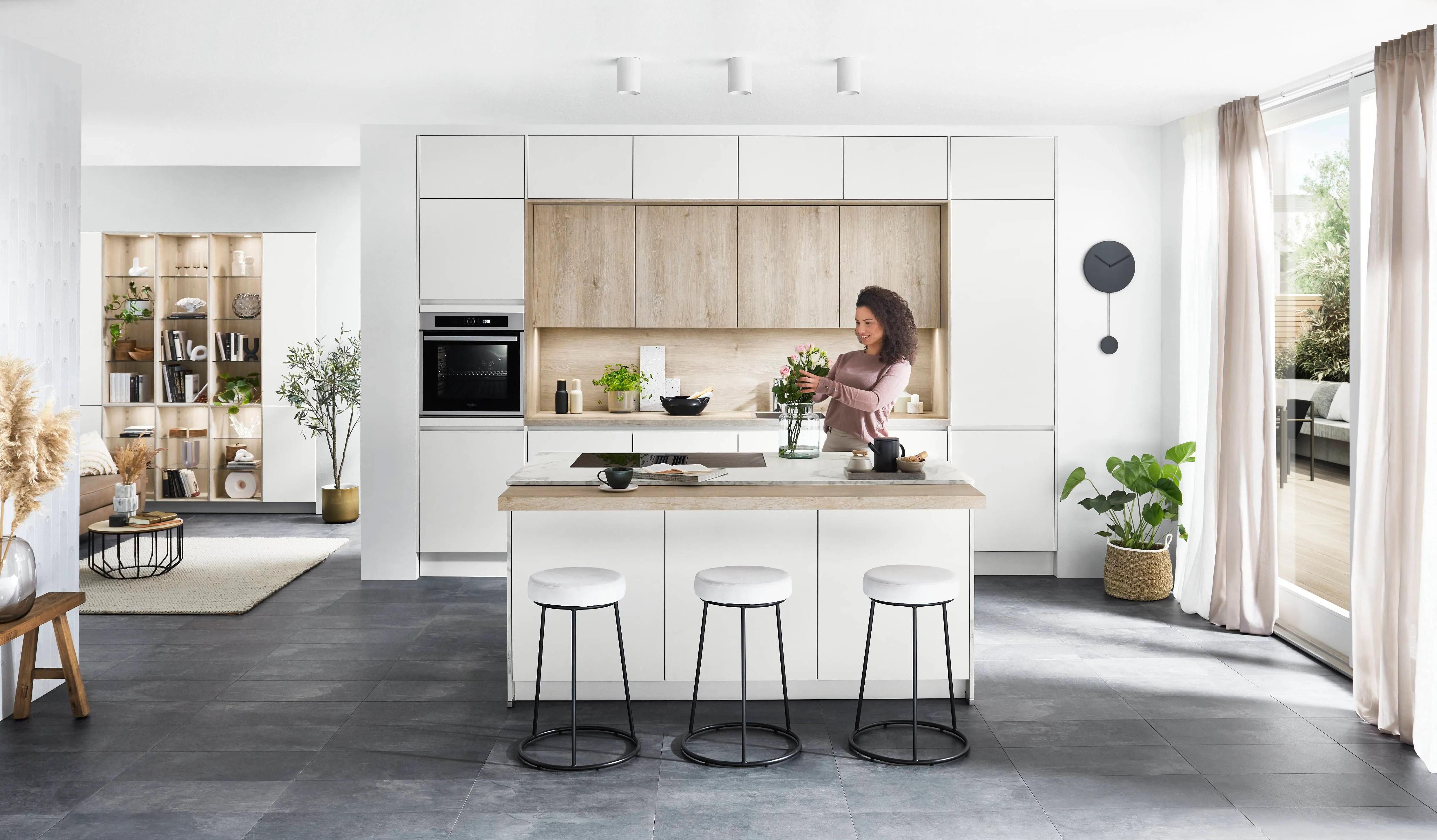 Senso 488 Lacquered, premium honed white — ambient 8