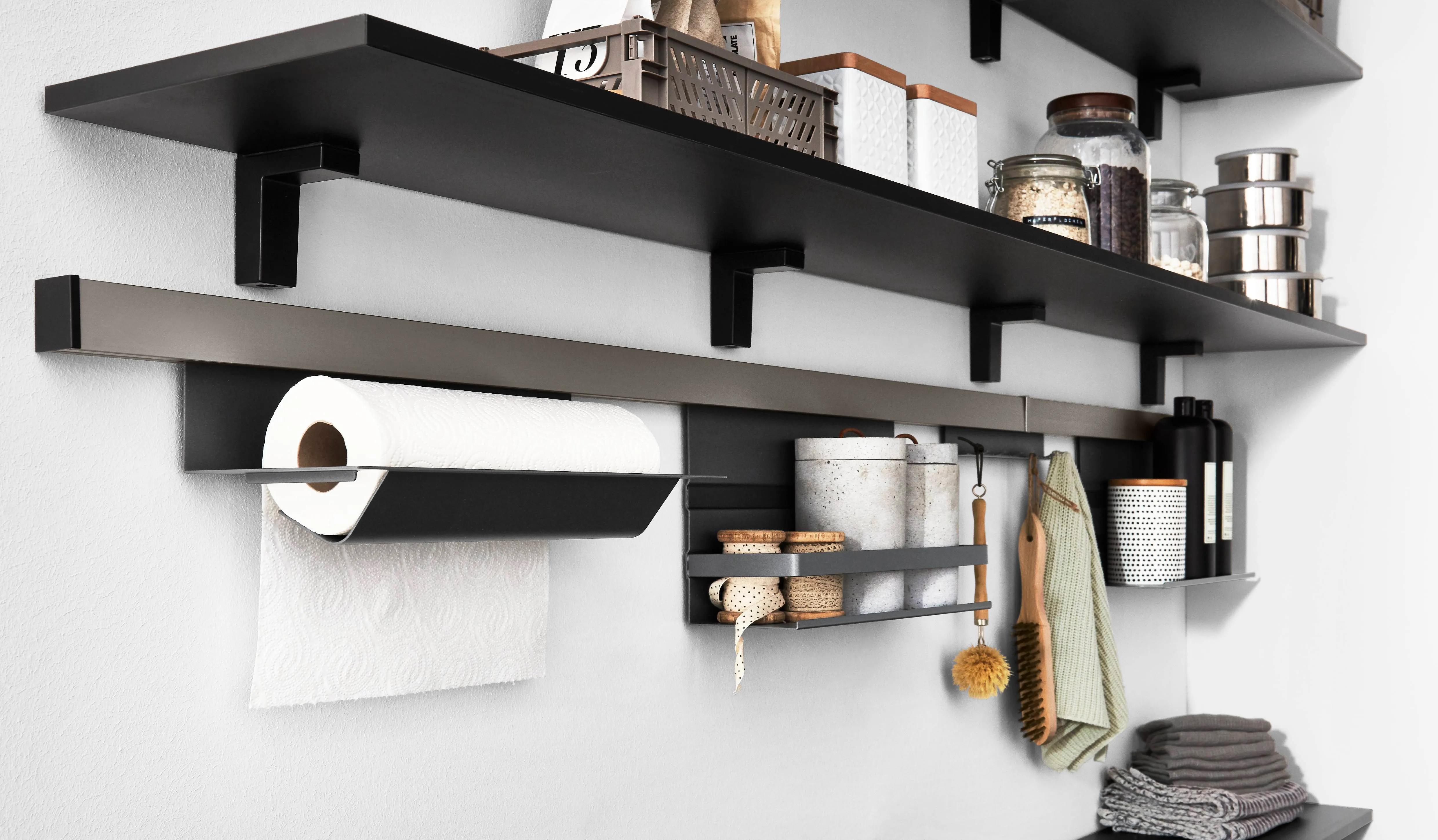 Senso 488 Lacquered, premium honed white — ambient 2