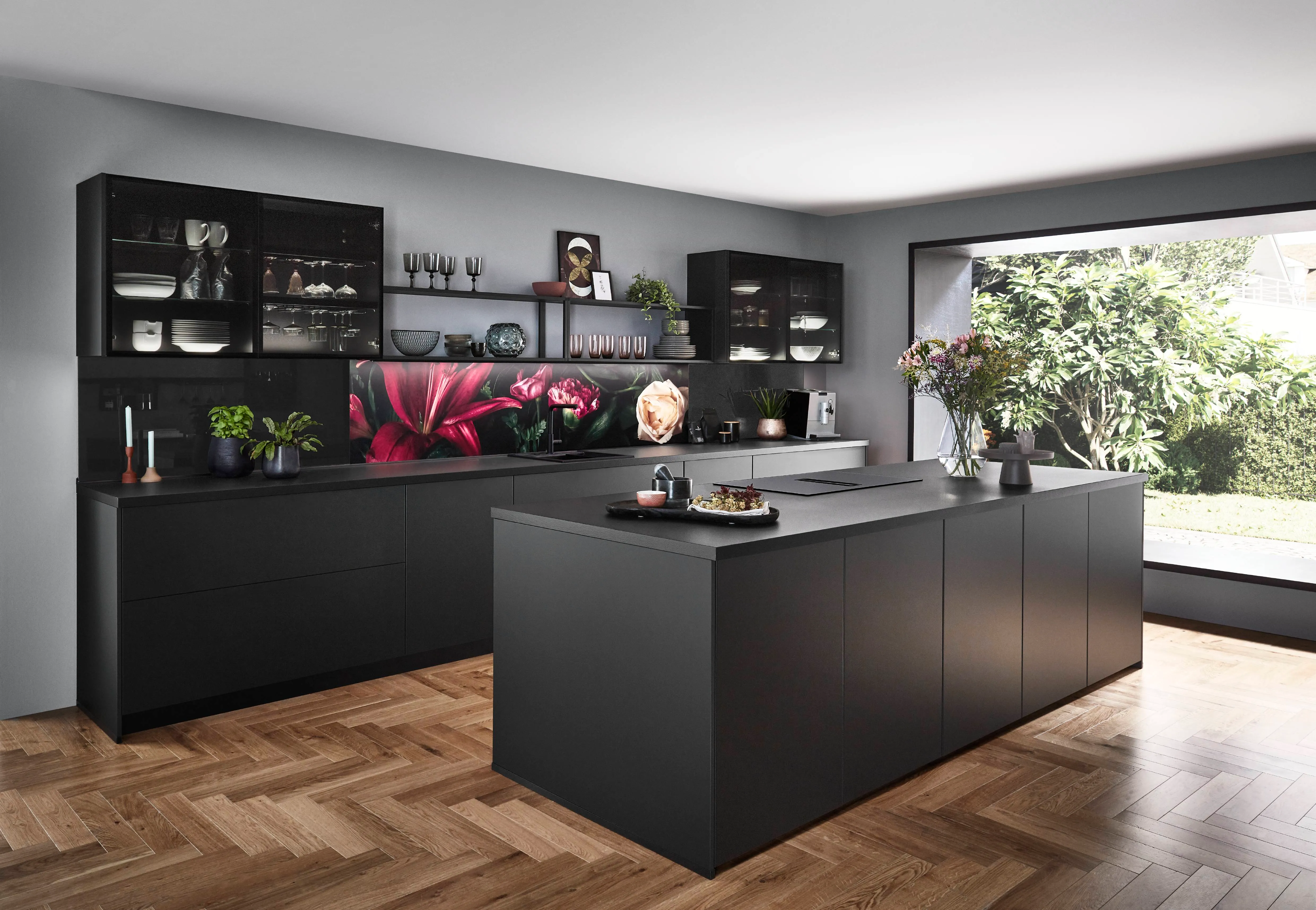 Touch 340 Lacquered laminate, black supermatt — ambient 2