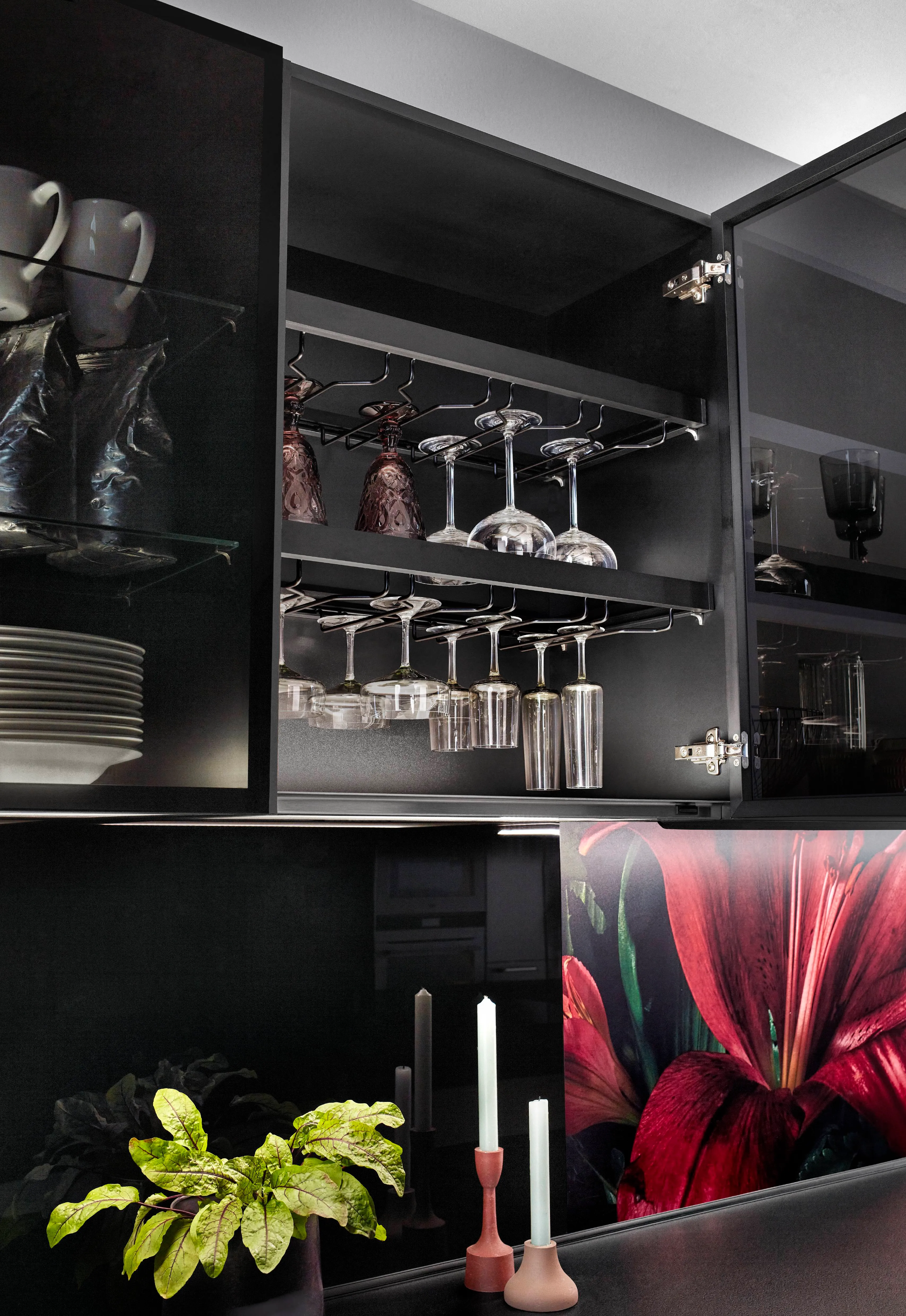 Touch 340 Lacquered laminate, black supermatt — detajl 2