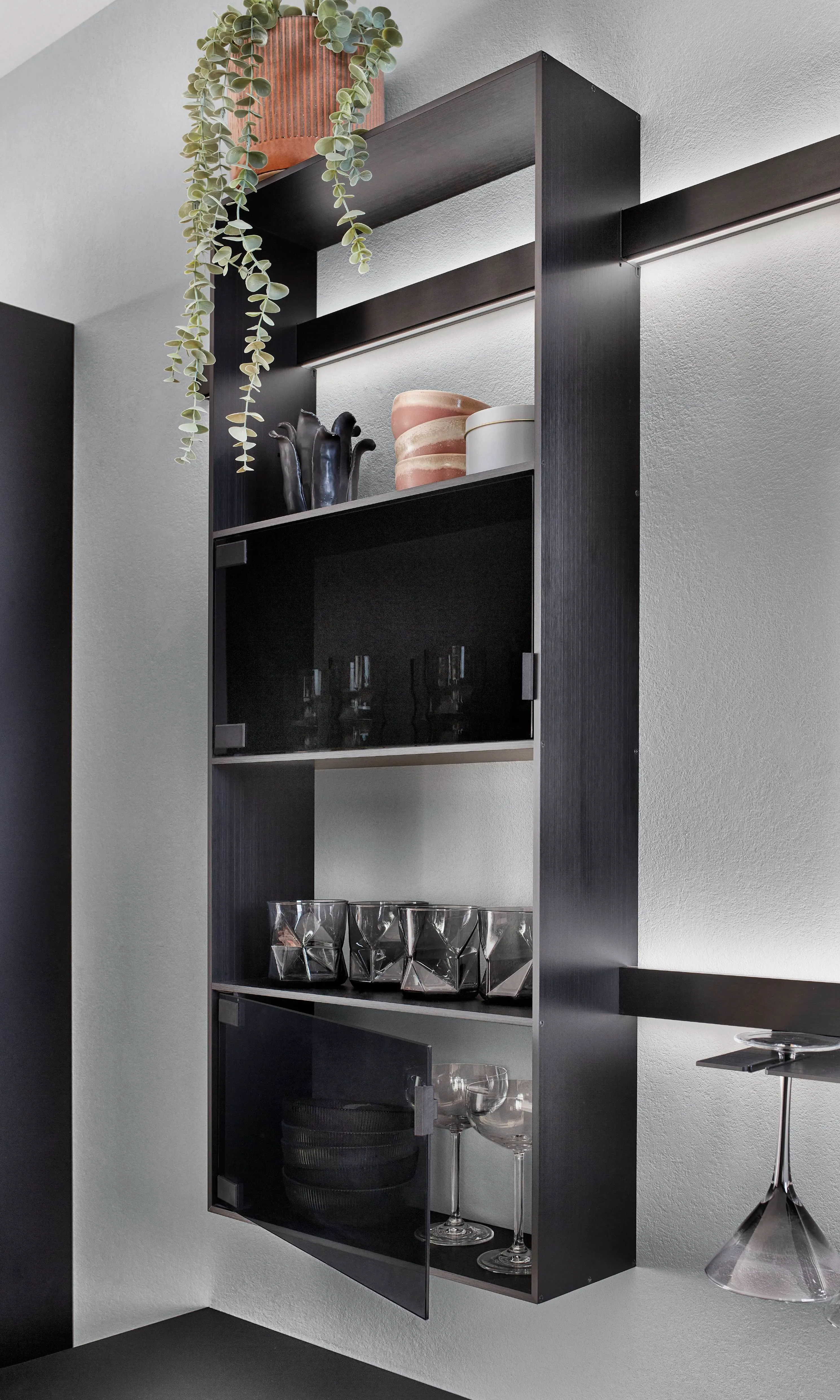Touch 340 Lacquered laminate, black supermatt — detajl 3