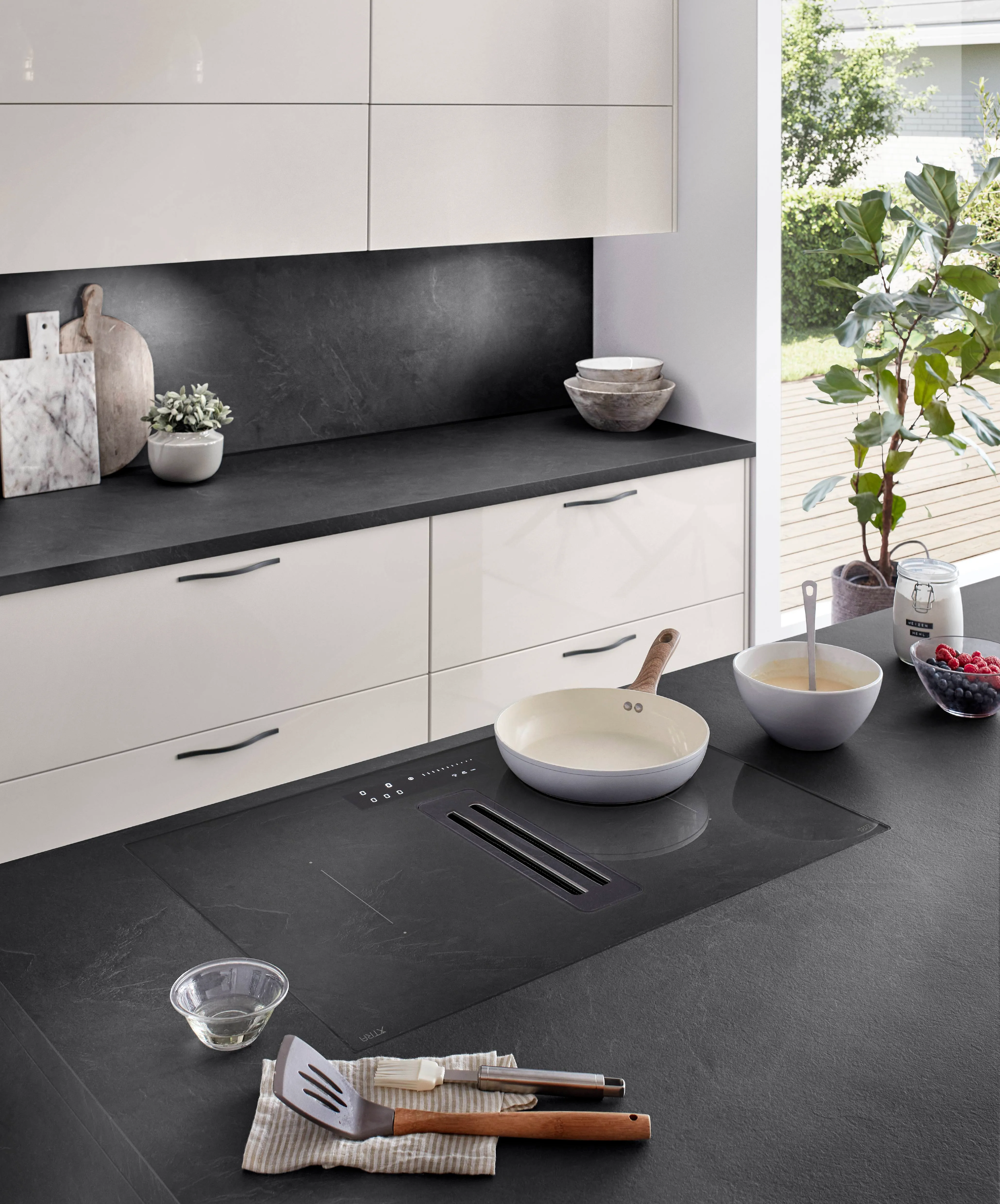 Novalux 519 Lacquered, satin grey high gloss — detajl 2