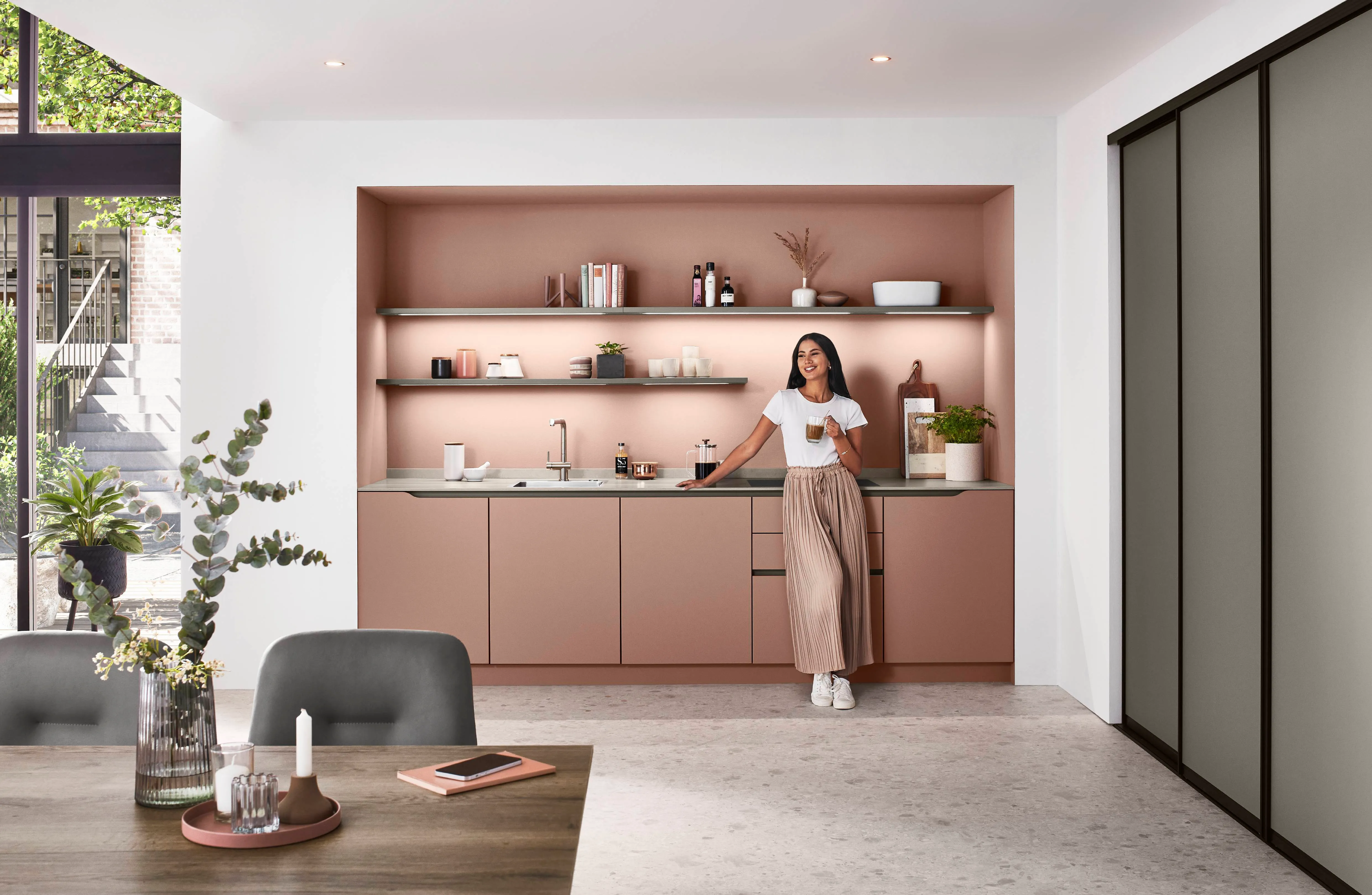 Senso 492 Lacquer, premium honed coral — ambient 9