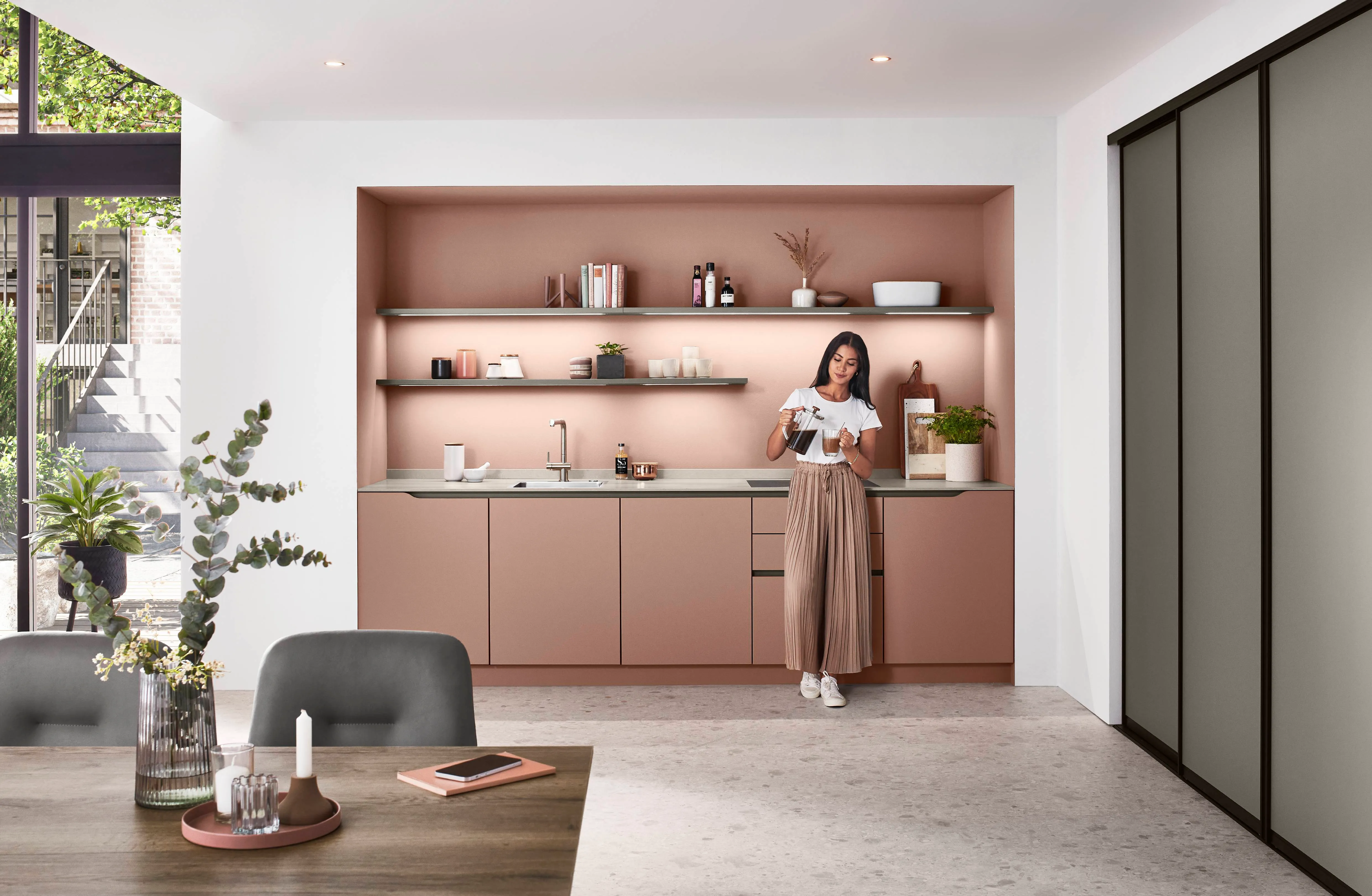 Senso 492 Lacquer, premium honed coral — ambient 10