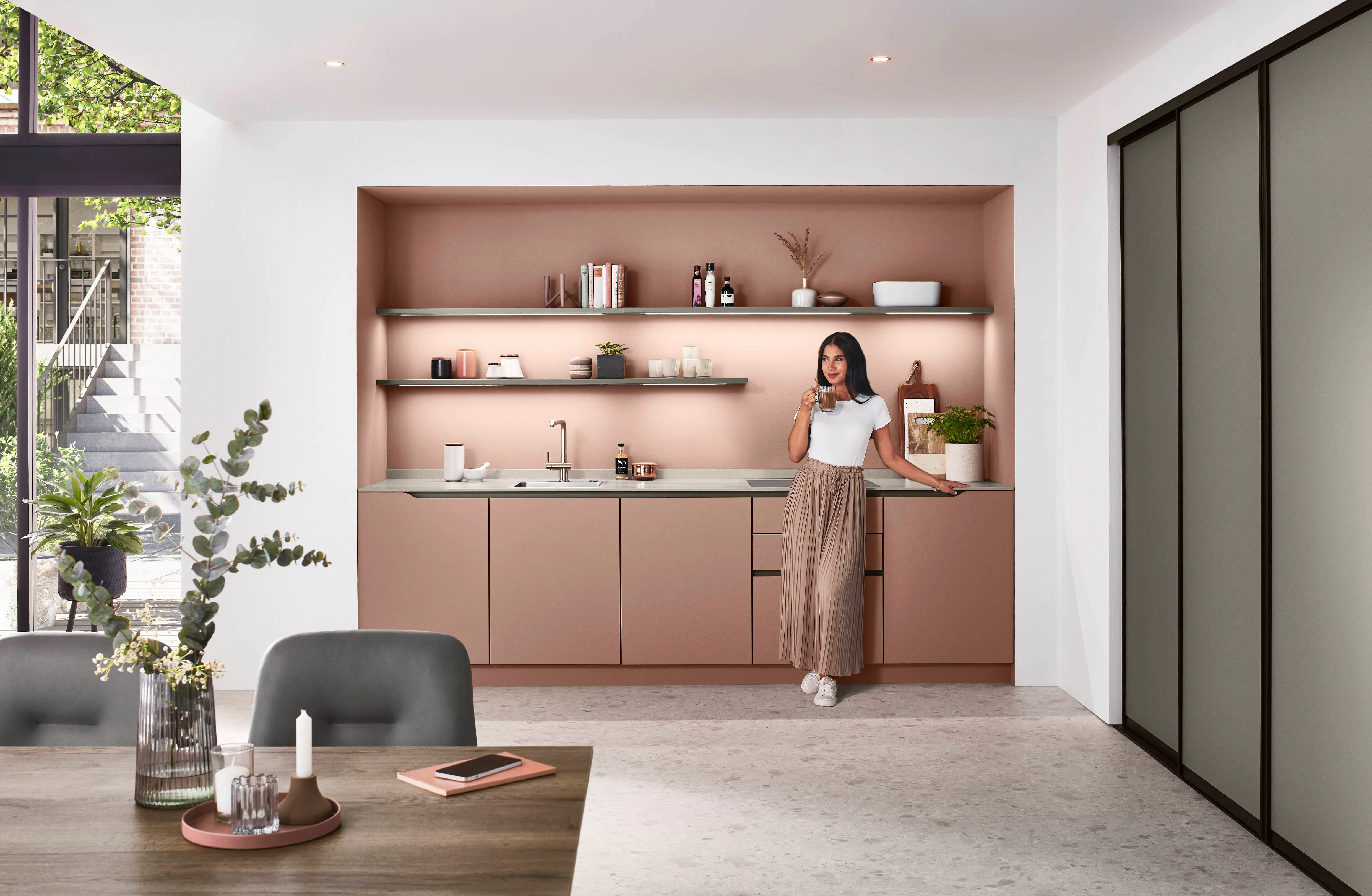 Senso 492 Lacquer, premium honed coral — ambient 11
