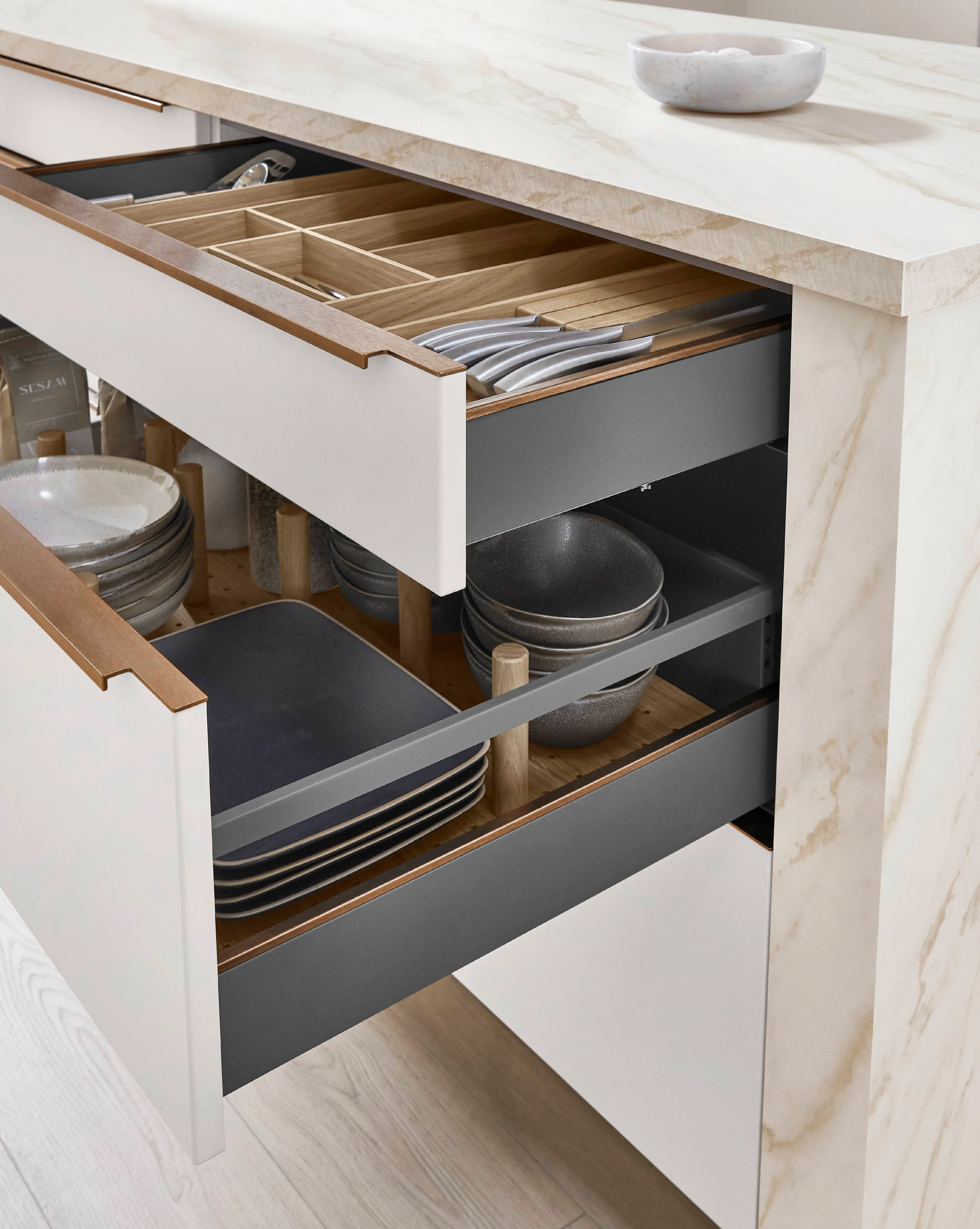 Softline 509 Lacquer, perfect honed white — detajl 7